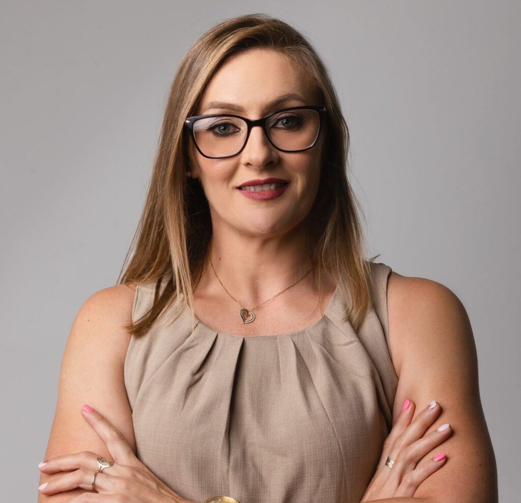 Caroline Zimmermann ( Proprietária e Recursos Humanos DHZ Construções)